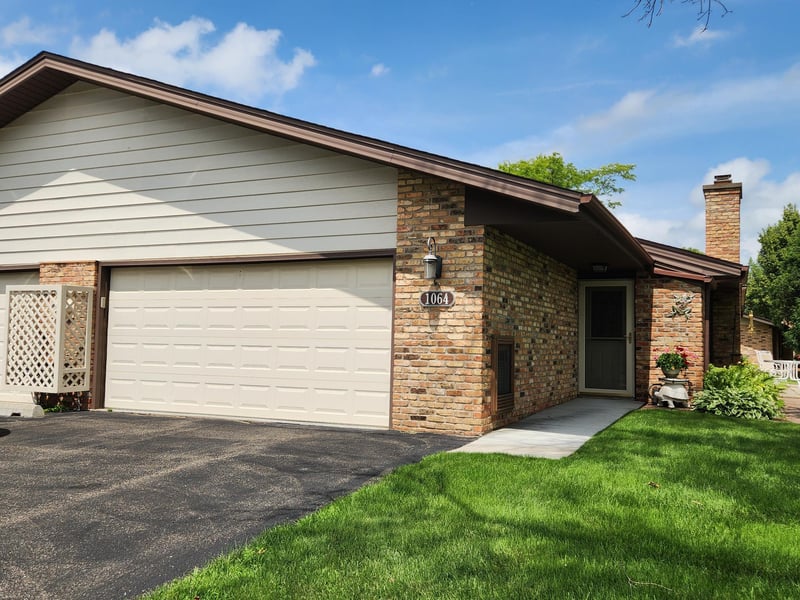 1064 Zanzibar Ln N, Plymouth, MN 55447