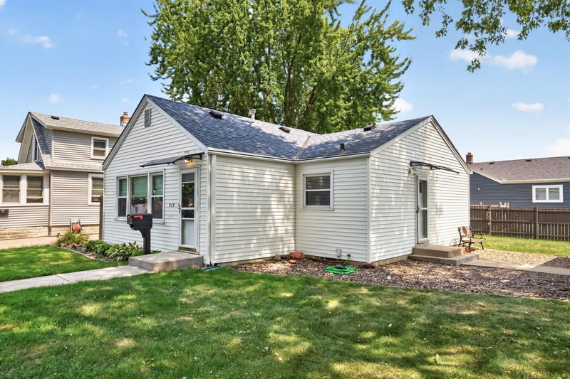 213 14th Ave S, South Saint Paul, MN 55075