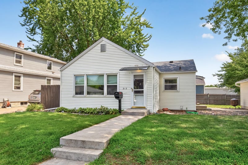 213 14th Ave S, South Saint Paul, MN 55075