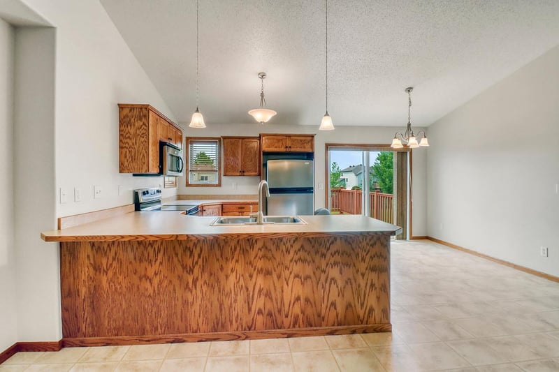1217 37th Ave S, Moorhead, MN 56560