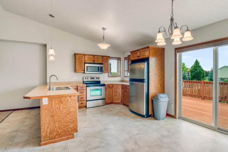 1217 37th Ave S, Moorhead, MN 56560