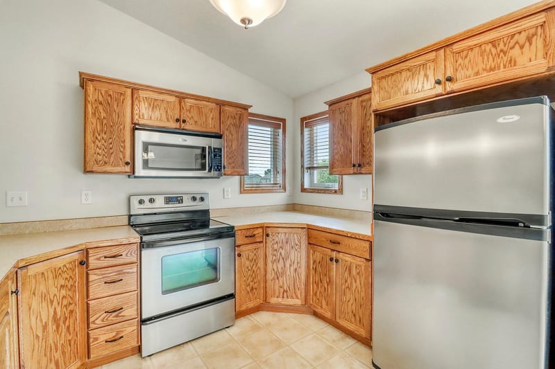 1217 37th Ave S, Moorhead, MN 56560