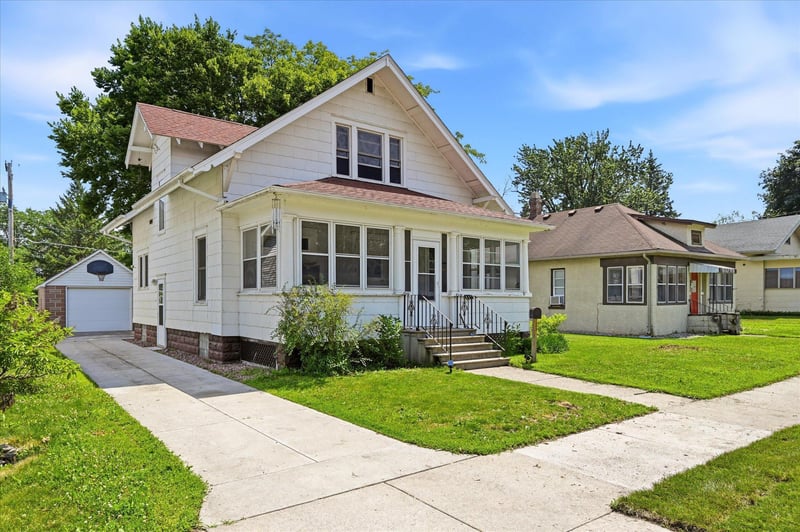 117 S Market St, Belle Plaine, MN 56011