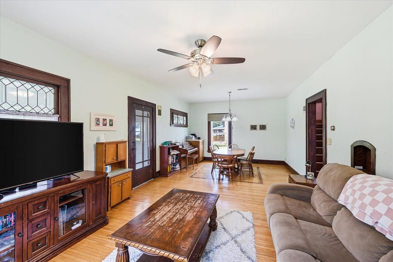 117 S Market St, Belle Plaine, MN 56011