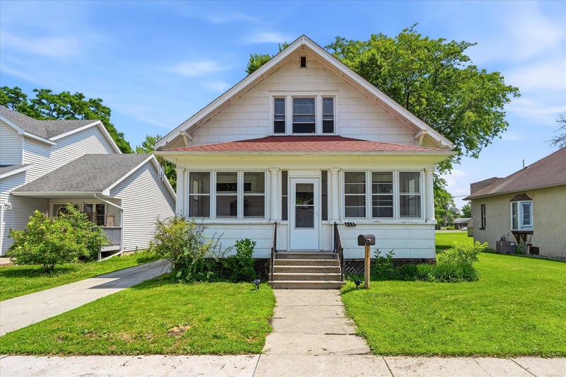 117 S Market St, Belle Plaine, MN 56011