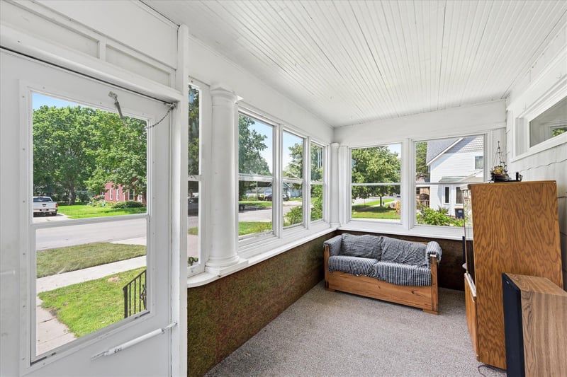 117 S Market St, Belle Plaine, MN 56011