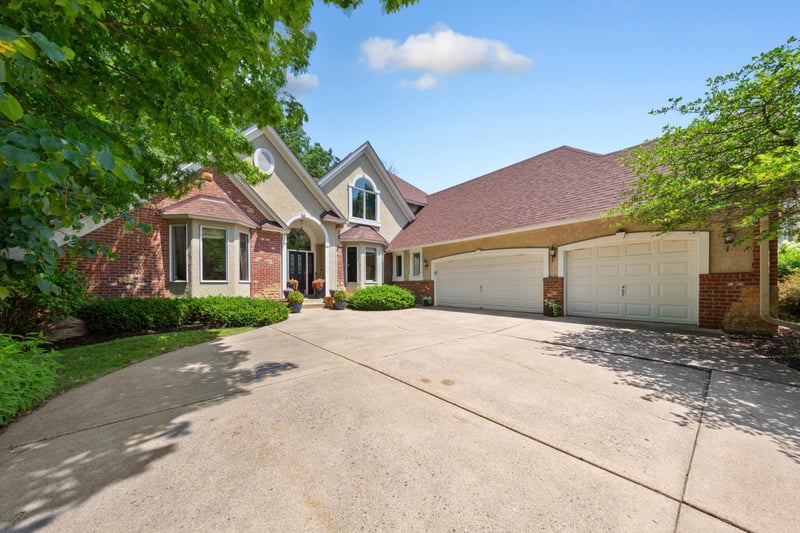 704 Legacy Ct, Faribault, MN 55021