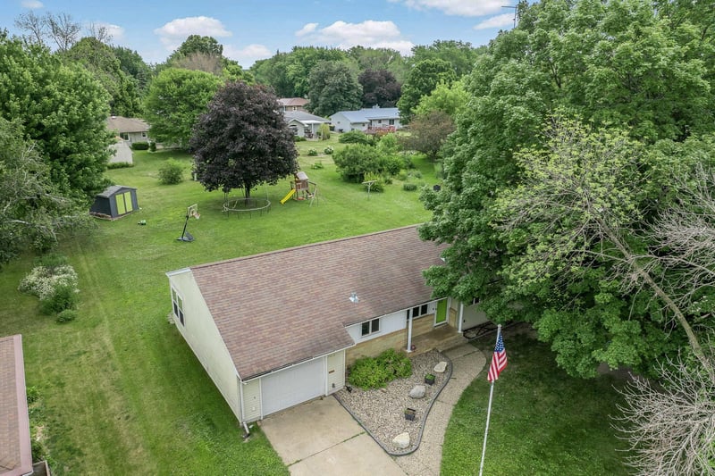 1013 5th St S, Saint James, MN 56081