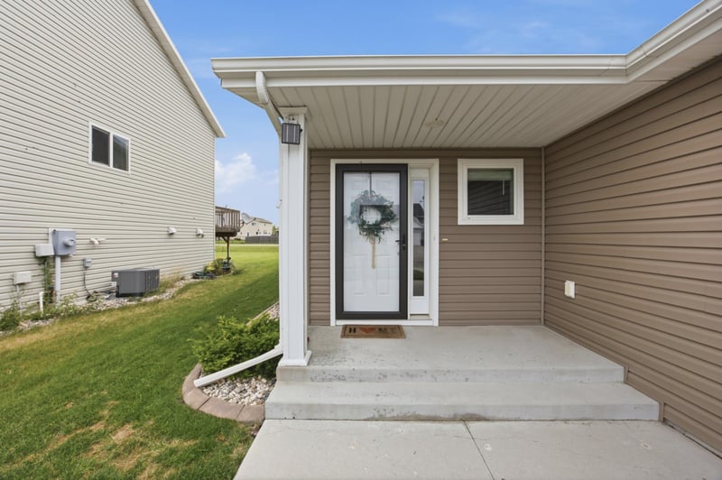 4558 13th St S, Moorhead, MN 56560