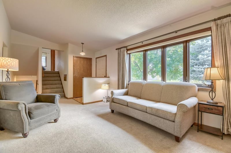 383 Belmont Ln E, Maplewood, MN 55117