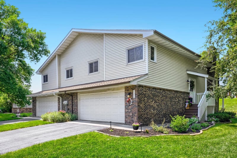6130 Creek View Trl, Minnetonka, MN 55345