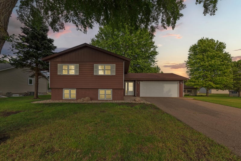 1114 10th St, Gaylord, MN 55334