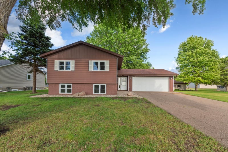1114 10th St, Gaylord, MN 55334