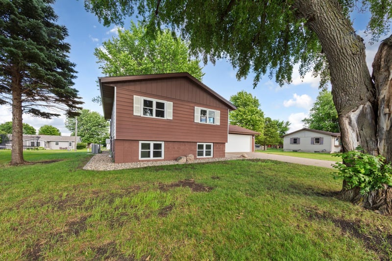 1114 10th St, Gaylord, MN 55334