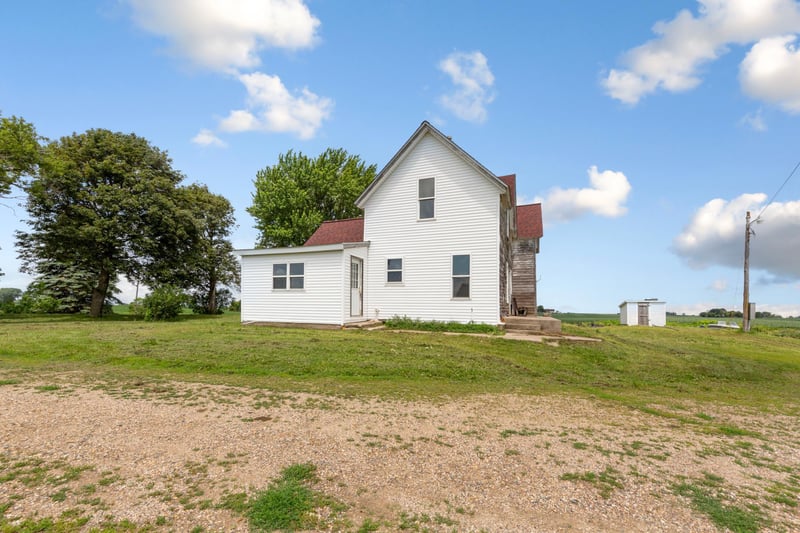 10401 SW 62nd Ave, Ellendale, MN 56026