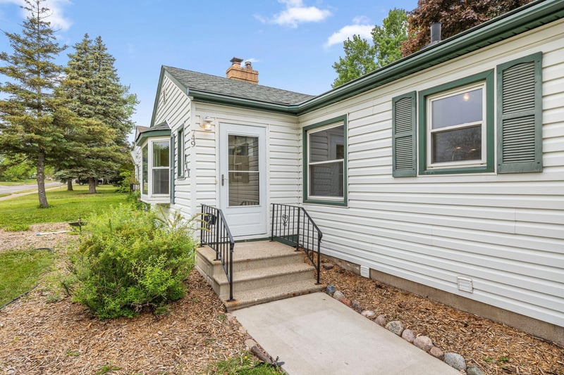 749 Cottage Ave W, Saint Paul, MN 55117