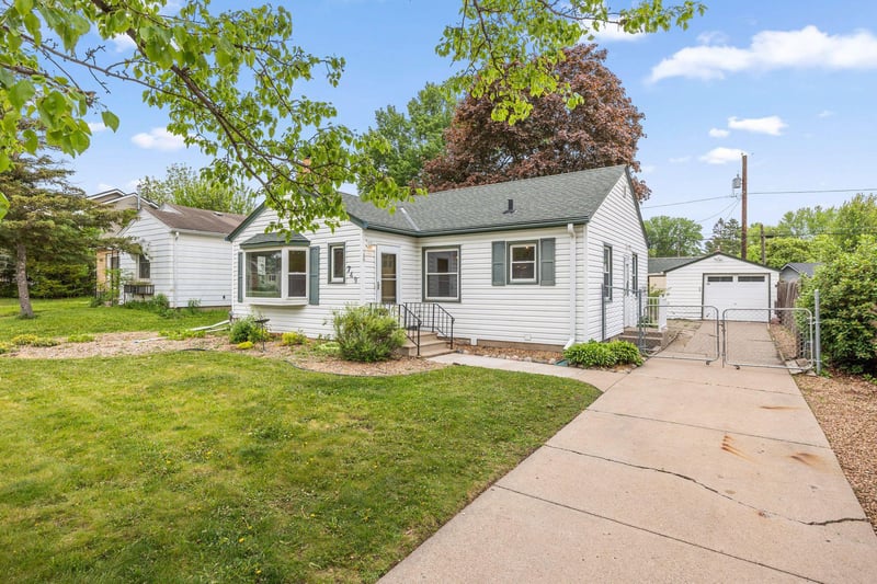 749 Cottage Ave W, Saint Paul, MN 55117