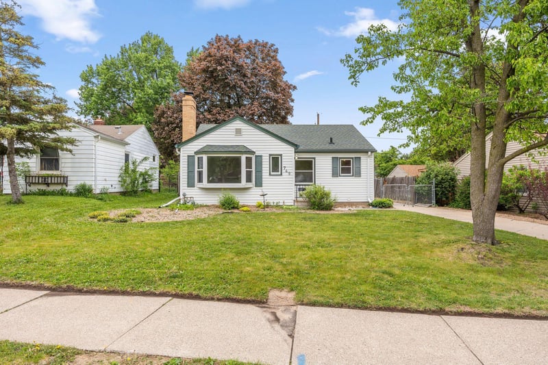 749 Cottage Ave W, Saint Paul, MN 55117