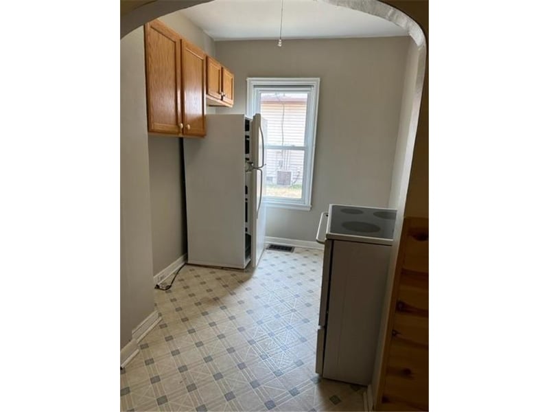 91 6th St, Windom, MN 56101