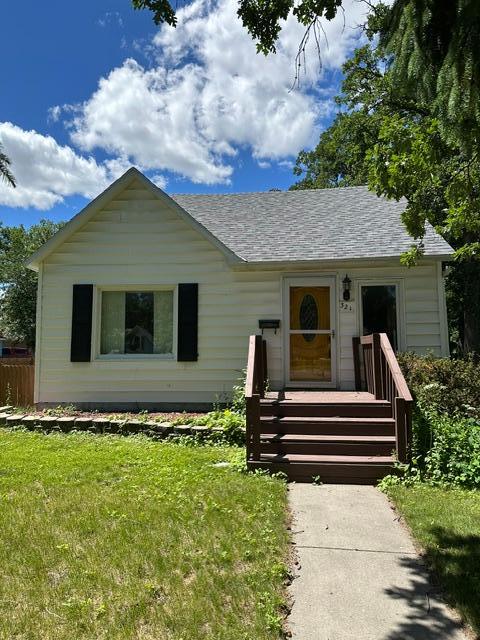 321 Tindolph Ave N, Thief River Falls, MN 56701