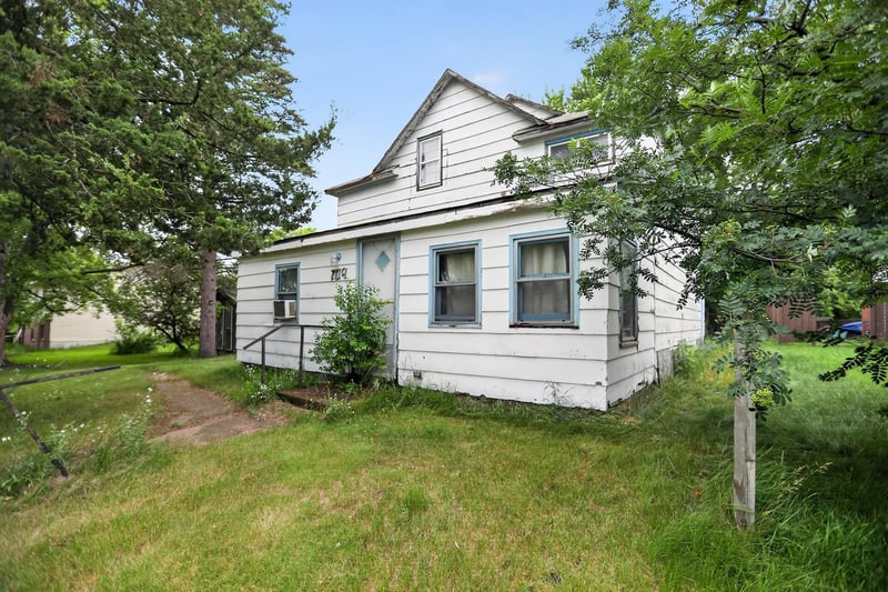 709 9th St NE, Little Falls, MN 56345