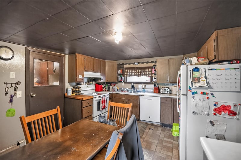 709 9th St NE, Little Falls, MN 56345
