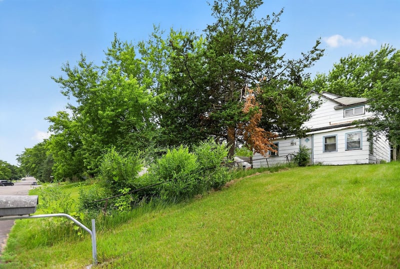709 9th St NE, Little Falls, MN 56345