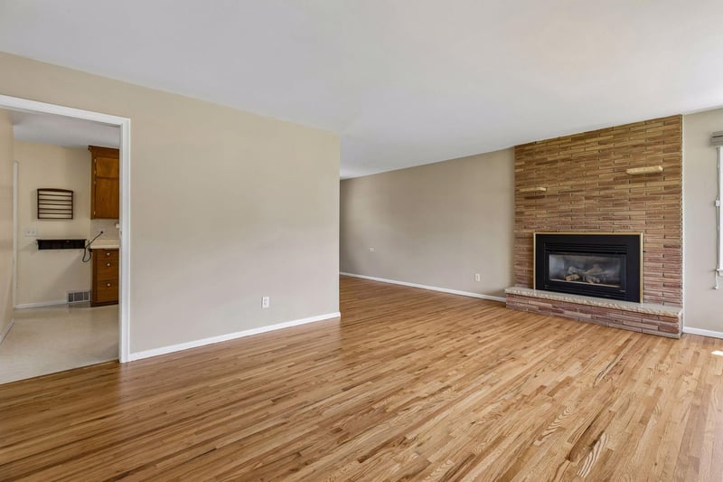 5821 5th St NE, Fridley, MN 55432