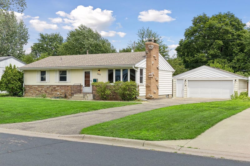 5821 5th St NE, Fridley, MN 55432