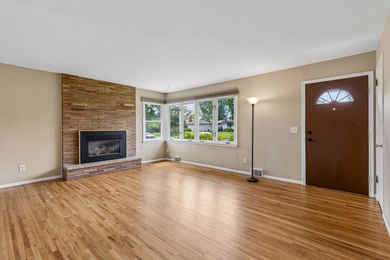 5821 5th St NE, Fridley, MN 55432