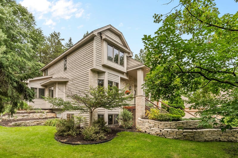 655 Evergreen Cir, Shoreview, MN 55126