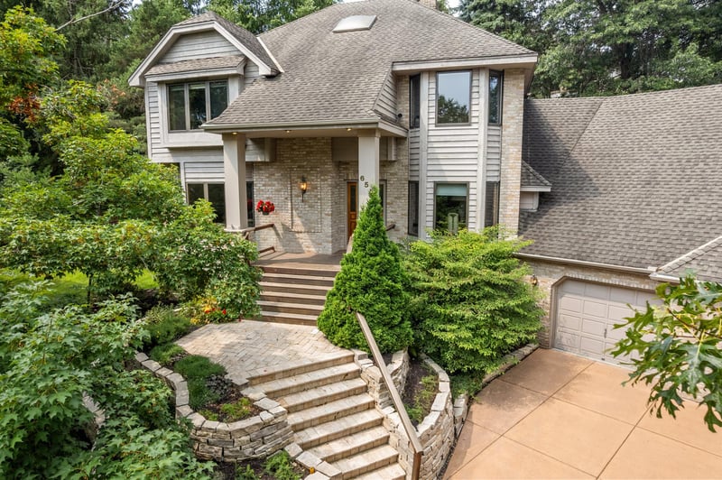 655 Evergreen Cir, Shoreview, MN 55126