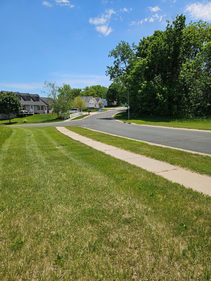141 Hillwood Dr, Lake City, MN 55041