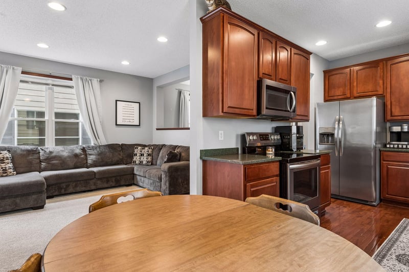 11207 Beechwood Ln, Woodbury, MN 55129