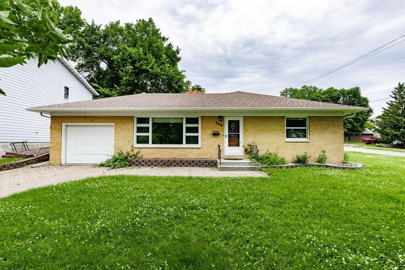 706 W Stanton Ave, Fergus Falls, MN 56537