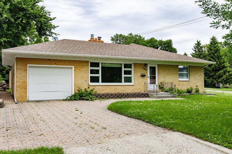 706 W Stanton Ave, Fergus Falls, MN 56537