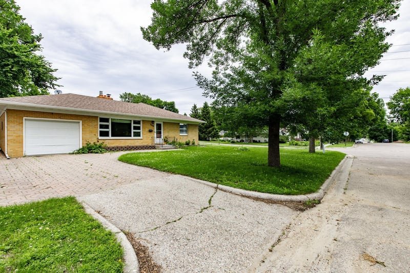 706 W Stanton Ave, Fergus Falls, MN 56537