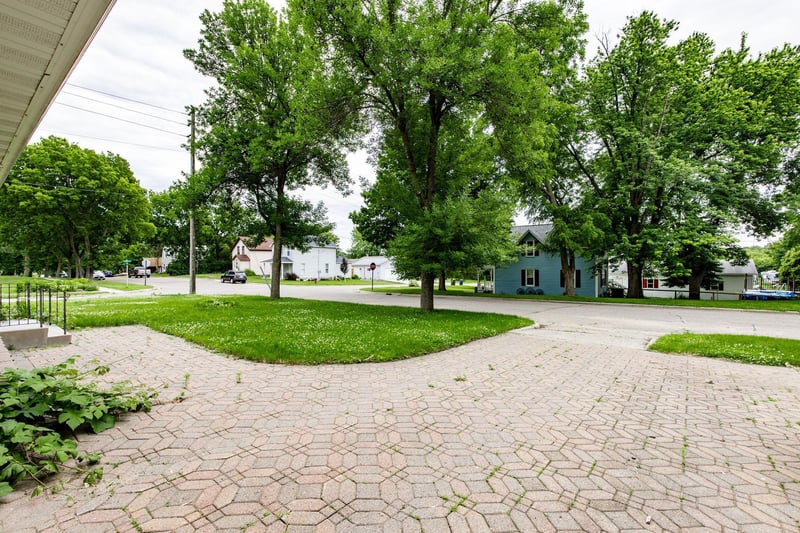 706 W Stanton Ave, Fergus Falls, MN 56537