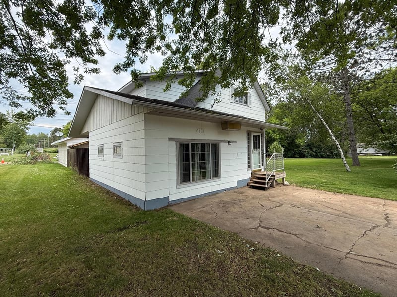 410 W 2nd Ave, Keewatin, MN 55753