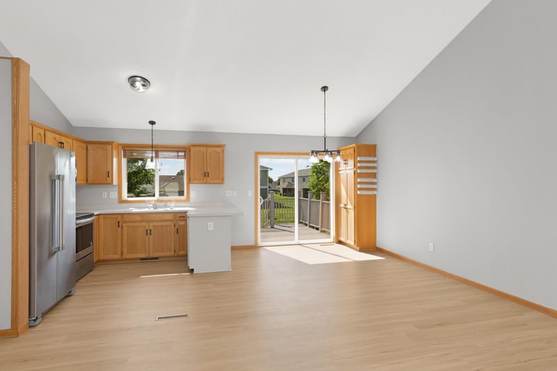 936 S Cedar St, Belle Plaine, MN 56011