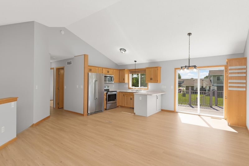936 S Cedar St, Belle Plaine, MN 56011