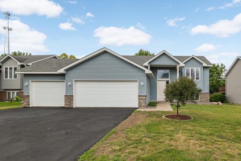 936 S Cedar St, Belle Plaine, MN 56011