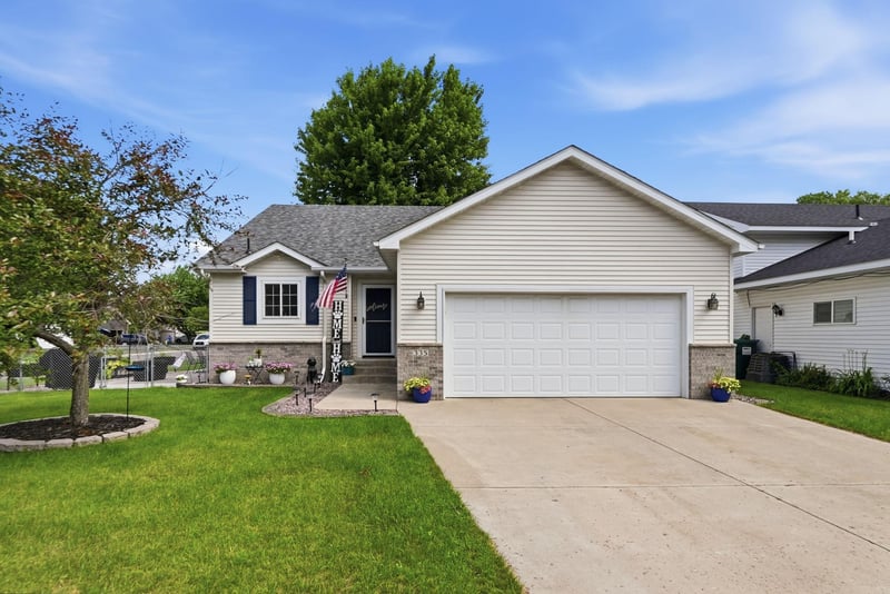 335 Pheasant Dr, Sartell, MN 56377