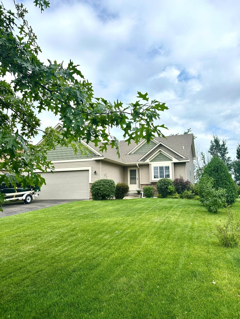 127 Robinson Dr, Circle Pines, MN 55014