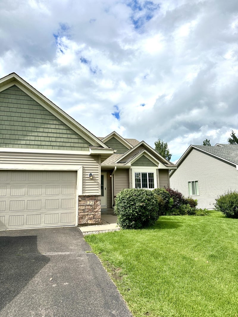 127 Robinson Dr, Circle Pines, MN 55014