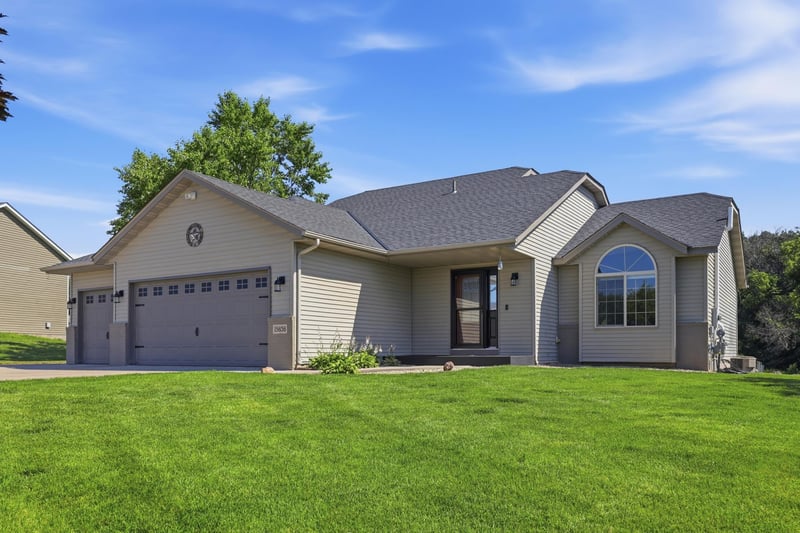15838 100th St SE, Becker, MN 55308