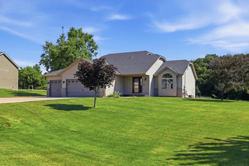 15838 100th St SE, Becker, MN 55308