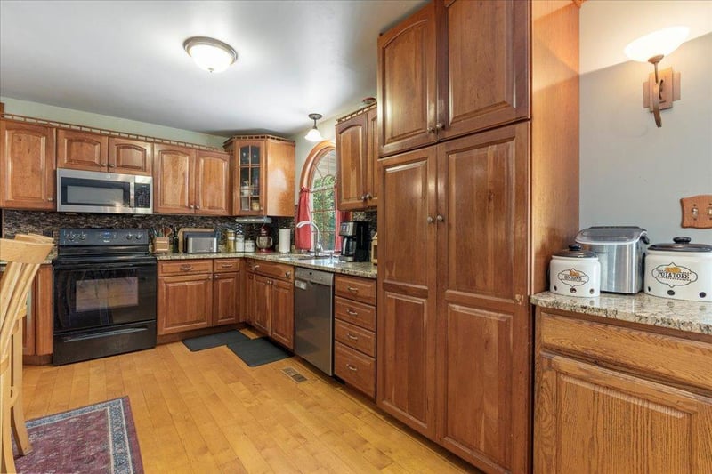 4905 Pine Beach Rd, Brainerd, MN 56401