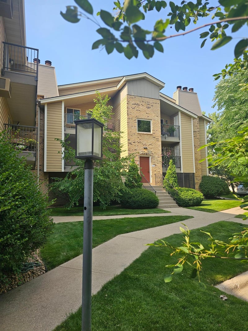 2240 Ridge Dr #33, Saint Louis Park, MN 55416