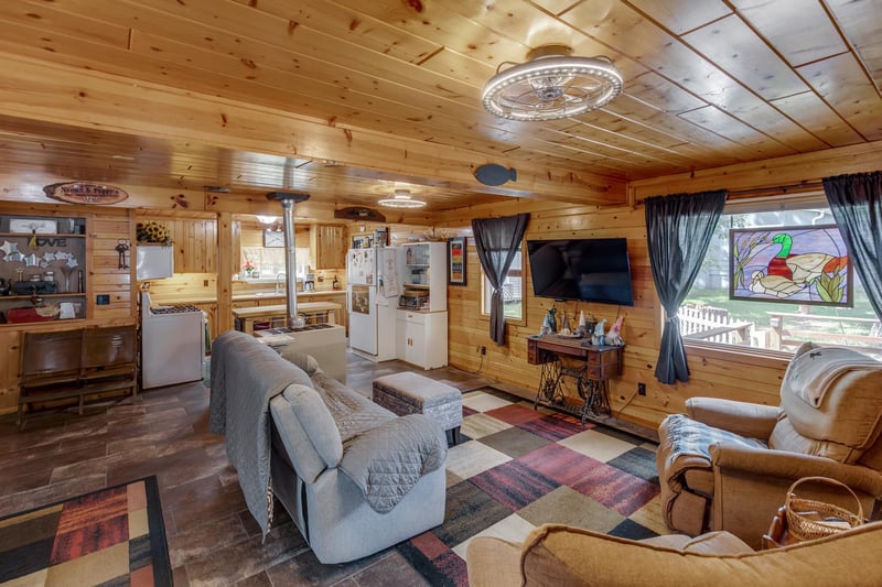 213 3rd St N, Hackensack, MN 56452